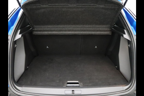 Peugeot e-2008 EV GT 50 kWh 360° Camera | Adapt. Cruise | Parkeersens. v+a | Stoelverw. | Panoramadak