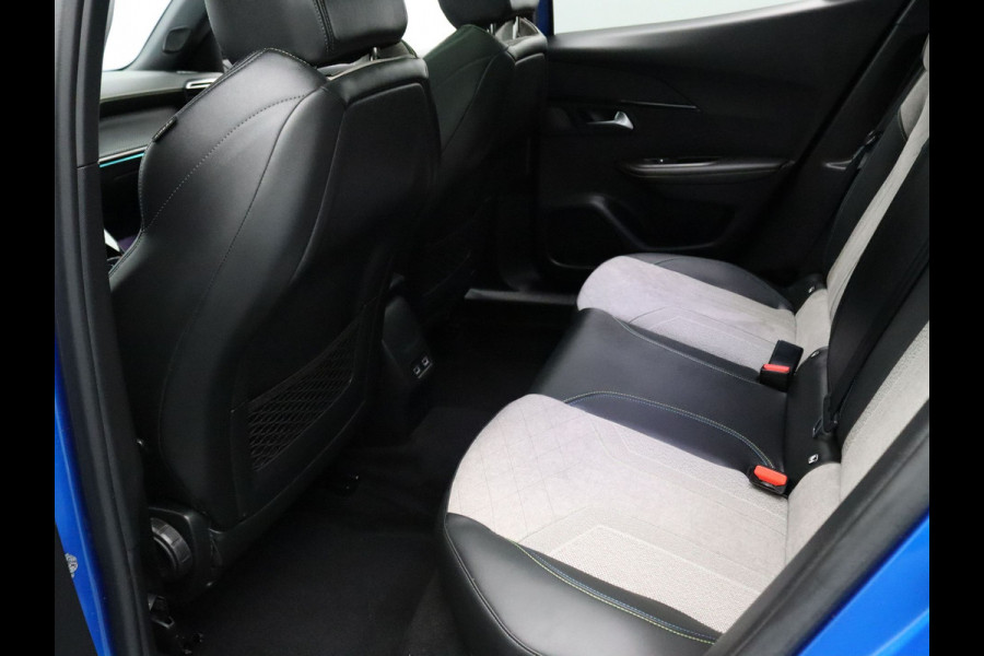 Peugeot e-2008 EV GT 50 kWh 360° Camera | Adapt. Cruise | Parkeersens. v+a | Stoelverw. | Panoramadak