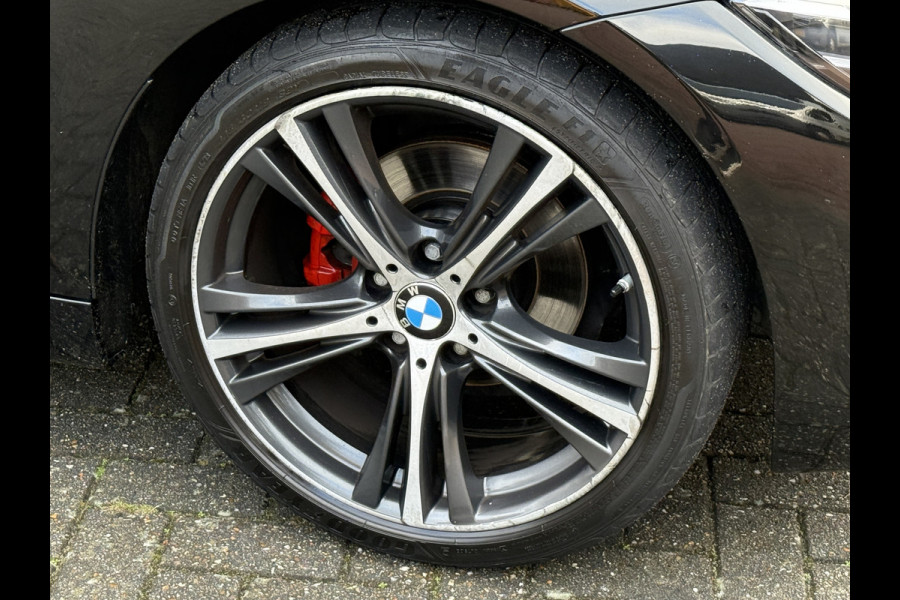BMW 4 Serie Gran Coupé 420i xDrive Executive | M-Sport | Leder | 19'' Inch | Stoelverwarming BMW 4 Serie Gran Coupé 420i xDrive Executive | M-Sport | Leder | 19'' Inch | Stoelverwarming