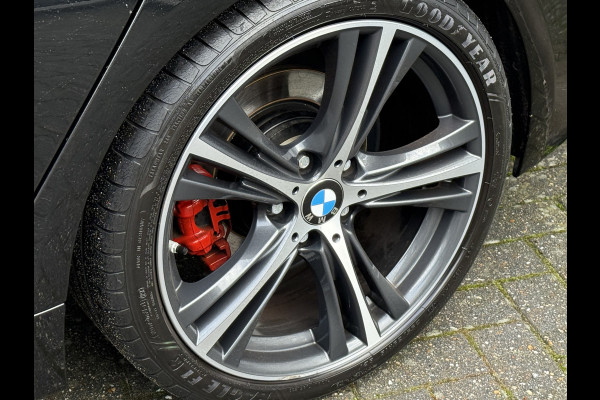 BMW 4 Serie Gran Coupé 420i xDrive Executive | M-Sport | Leder | 19'' Inch | Stoelverwarming BMW 4 Serie Gran Coupé 420i xDrive Executive | M-Sport | Leder | 19'' Inch | Stoelverwarming