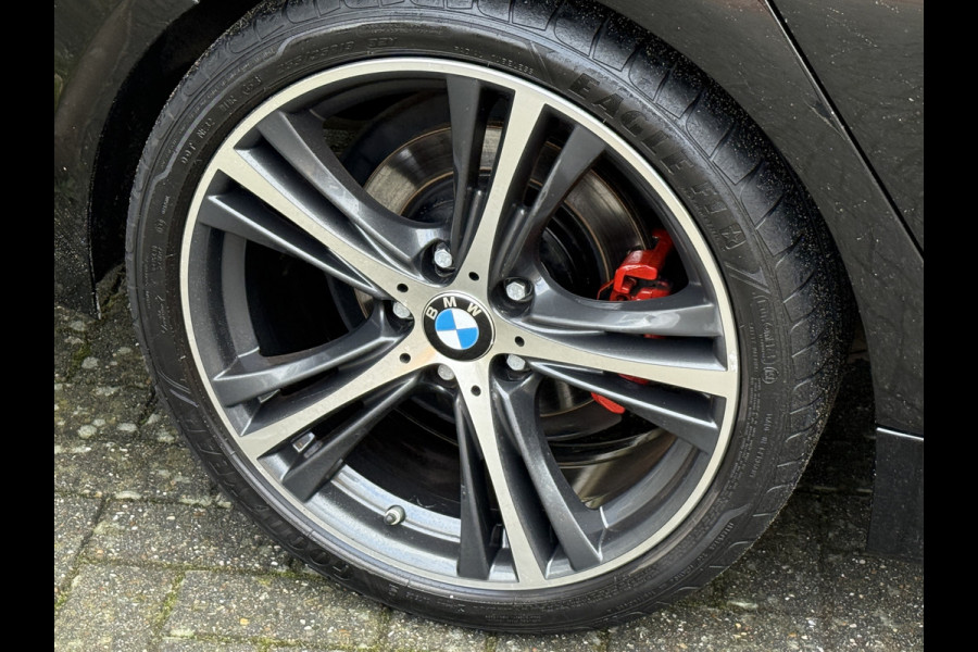 BMW 4 Serie Gran Coupé 420i xDrive Executive | M-Sport | Leder | 19'' Inch | Stoelverwarming BMW 4 Serie Gran Coupé 420i xDrive Executive | M-Sport | Leder | 19'' Inch | Stoelverwarming