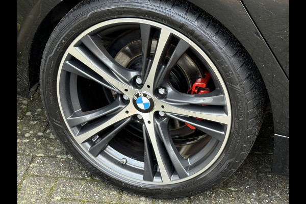 BMW 4 Serie Gran Coupé 420i xDrive Executive | M-Sport | Leder | 19'' Inch | Stoelverwarming BMW 4 Serie Gran Coupé 420i xDrive Executive | M-Sport | Leder | 19'' Inch | Stoelverwarming