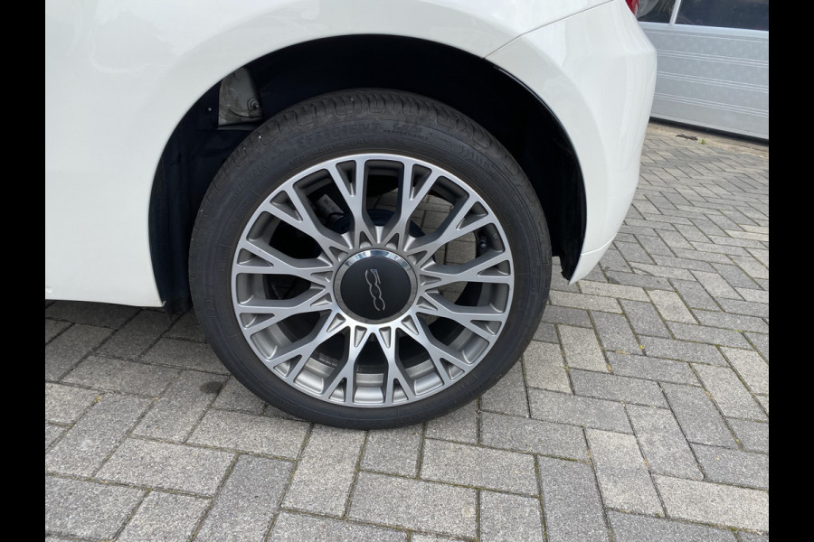 Fiat 500 Dolcevita 1.0 Hybrid 16" LMV Fiat 500 Dolcevita 1.0 Hybrid 16" LMV