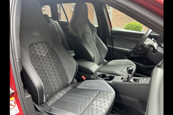 Volkswagen GOLF Variant 1.5 TSI 130pk R-Line Navi, ACC, Carplay, Trekhaak elektr. Volkswagen GOLF Variant 1.5 TSI 130pk R-Line Navi, ACC, Carplay, Trekhaak elektr.