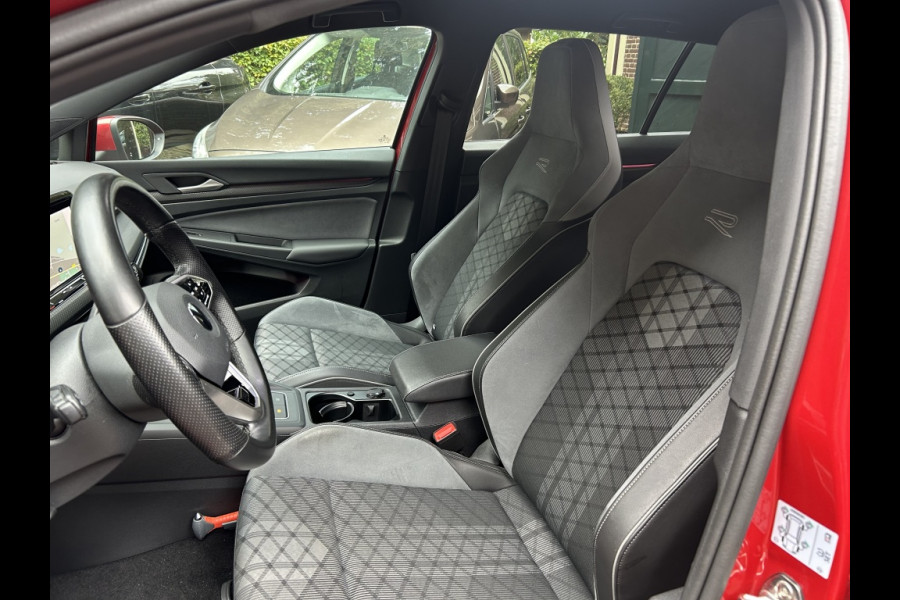 Volkswagen GOLF Variant 1.5 TSI 130pk R-Line Navi, ACC, Carplay, Trekhaak elektr. Volkswagen GOLF Variant 1.5 TSI 130pk R-Line Navi, ACC, Carplay, Trekhaak elektr.