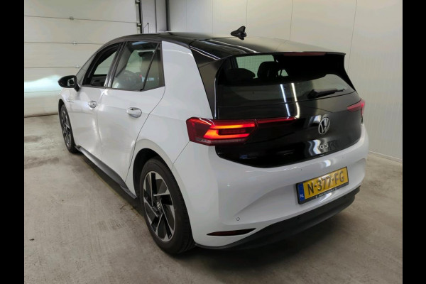 Volkswagen ID.3 Life 58 kWh Navigatie Apple Carplay/Android Auto Parkeersensoren Adaptive Cruise Control Stoel- en stuurverwarming Lichtmetalen velgen Climate Control
