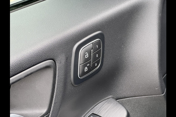 Ford Kuga 2.5 PHEV ST-Line X | 243pk | Zuid | Driver Assistance Pack | Winterpack | Wegklapbare Trekhaak | Technology Pack | Dessert Island Blue