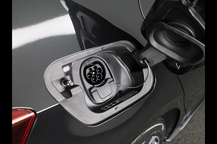 CUPRA Born Business Limited 63 kWh 232PK | Stoel & Stuurverwarming | Achteruitrijcamera | Navigatie | Keyless Entry | Draadloze Carplay en Androidauto |