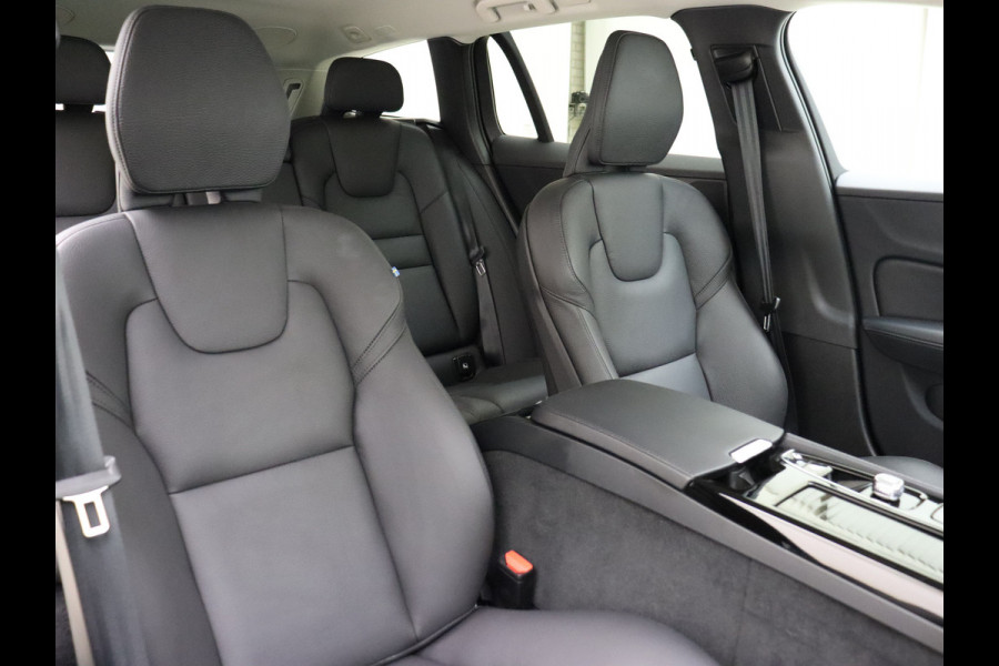 Volvo V60 T6 AWD 350PK Plug-in Hybrid Plus Dark | Lighting | 360 Camera | Harman/Kardon | Volvo V60 T6 AWD 350PK Plug-in Hybrid Plus Dark | Lighting | 360 Camera | Harman/Kardon |