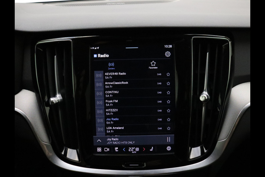 Volvo V60 T6 AWD 350PK Plug-in Hybrid Plus Dark | Lighting | 360 Camera | Harman/Kardon | Volvo V60 T6 AWD 350PK Plug-in Hybrid Plus Dark | Lighting | 360 Camera | Harman/Kardon |