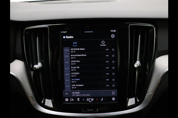 Volvo V60 T6 AWD 350PK Plug-in Hybrid Plus Dark | Lighting | 360 Camera | Harman/Kardon | Volvo V60 T6 AWD 350PK Plug-in Hybrid Plus Dark | Lighting | 360 Camera | Harman/Kardon |