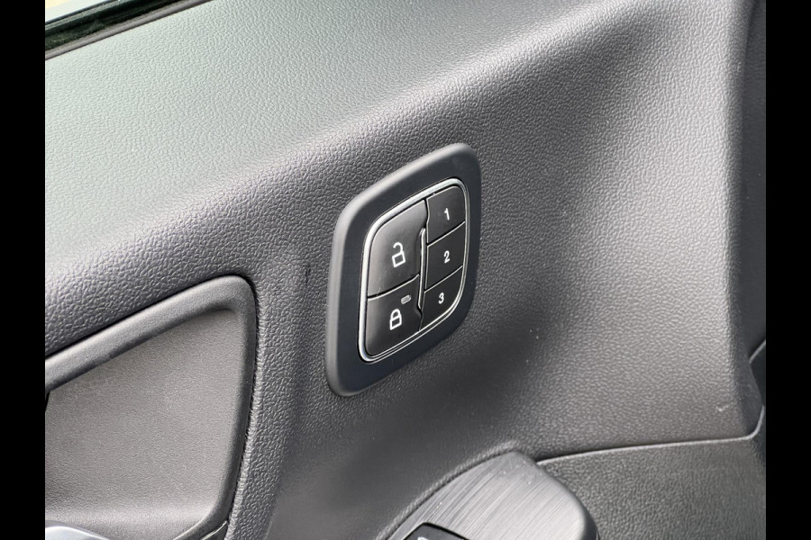 Ford Kuga 2.5 PHEV ST-Line X | 243pk | Zuid | Driver Assistance Pack | Winterpack | Wegklapbare Trekhaak | Technology Pack | Dessert Island Blue