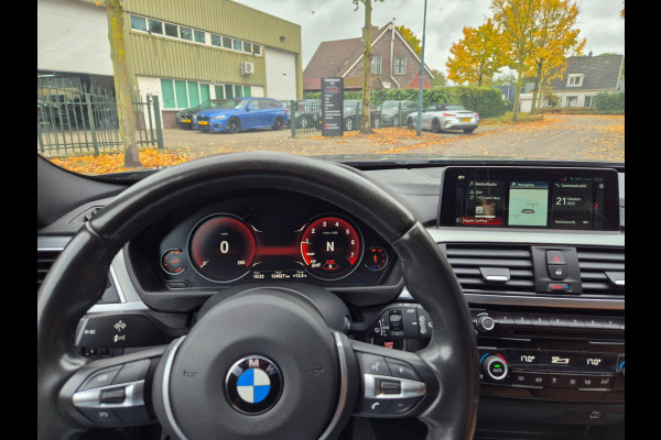 BMW 3 Serie Touring M Sport Panorama Apple CarPlay Elk. Trekhaak 6WB Dig. dash NAP NBT EVO Navi Draadloos lader BMW 3 Serie Touring M Sport Panorama Apple CarPlay Elk. Trekhaak 6WB Dig. dash NAP NBT EVO Navi Draadloos lader