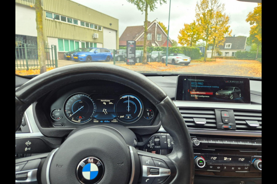 BMW 3 Serie Touring M Sport Panorama Apple CarPlay Elk. Trekhaak 6WB Dig. dash NAP NBT EVO Navi Draadloos lader BMW 3 Serie Touring M Sport Panorama Apple CarPlay Elk. Trekhaak 6WB Dig. dash NAP NBT EVO Navi Draadloos lader