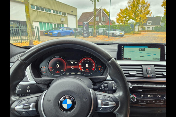 BMW 3 Serie Touring M Sport Panorama Apple CarPlay Elk. Trekhaak 6WB Dig. dash NAP NBT EVO Navi Draadloos lader BMW 3 Serie Touring M Sport Panorama Apple CarPlay Elk. Trekhaak 6WB Dig. dash NAP NBT EVO Navi Draadloos lader