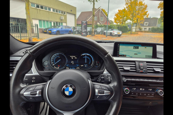 BMW 3 Serie Touring M Sport Panorama Apple CarPlay Elk. Trekhaak 6WB Dig. dash NAP NBT EVO Navi Draadloos lader BMW 3 Serie Touring M Sport Panorama Apple CarPlay Elk. Trekhaak 6WB Dig. dash NAP NBT EVO Navi Draadloos lader