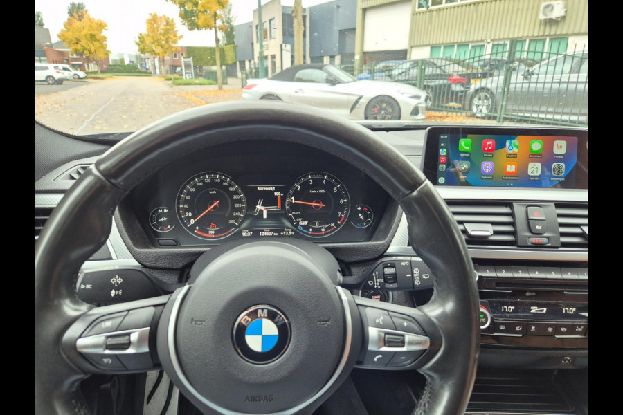 BMW 3 Serie Touring M Sport Panorama Apple CarPlay Elk. Trekhaak 6WB Dig. dash NAP NBT EVO Navi Draadloos lader BMW 3 Serie Touring M Sport Panorama Apple CarPlay Elk. Trekhaak 6WB Dig. dash NAP NBT EVO Navi Draadloos lader