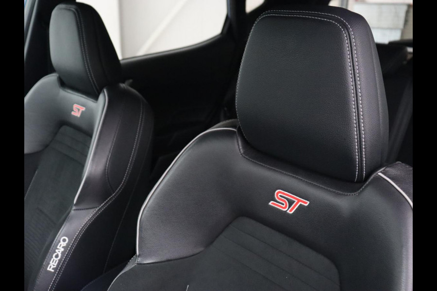 Ford Fiesta 1.5 EcoBoost ST-3 | Origineel NL | 1e eigenaar | Stoelverwarming | B&O Sound | Half leder | Carplay | Navigatie | Stuurverwarming | Full LED | Parkeerhulp
