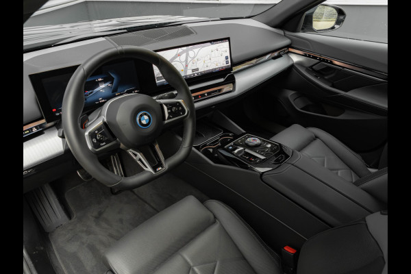 BMW i5 eDrive40 M-Sport - Onderstel Prof - Driving Ass Plus - Comfortstoelen