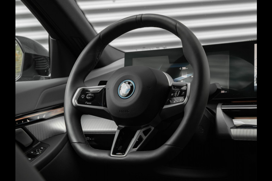 BMW i5 eDrive40 M-Sport - Onderstel Prof - Driving Ass Plus - Comfortstoelen