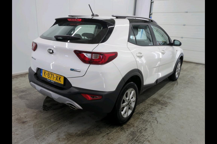 Kia Stonic 1.0 T-GDi 120pk MHEV DynamicLine Auto. Navigatie Apple Carplay/Android Auto Camera Parkeersensoren achter Cruise Control Lichtmetalen velgen Airco Kia Stonic 1.0 T-GDi 120pk MHEV DynamicLine Auto. Navigatie Apple Carplay/Android Auto Camera Parkeersensoren achter Cruise Control Lichtmetalen velgen Airco