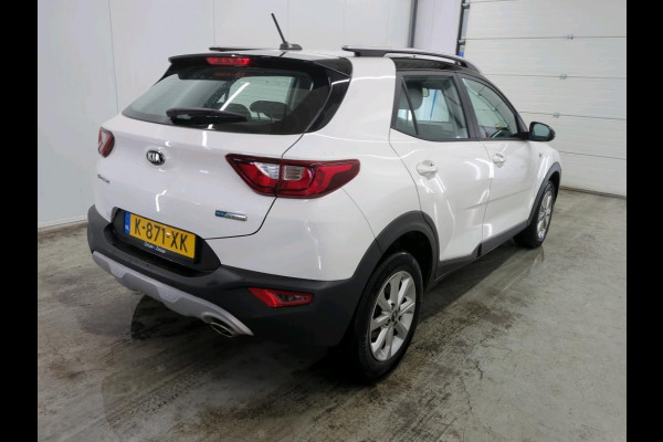 Kia Stonic 1.0 T-GDi 120pk MHEV DynamicLine Auto. Navigatie Apple Carplay/Android Auto Camera Parkeersensoren achter Cruise Control Lichtmetalen velgen Airco Kia Stonic 1.0 T-GDi 120pk MHEV DynamicLine Auto. Navigatie Apple Carplay/Android Auto Camera Parkeersensoren achter Cruise Control Lichtmetalen velgen Airco