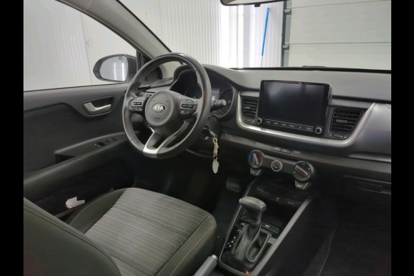 Kia Stonic 1.0 T-GDi 120pk MHEV DynamicLine Auto. Navigatie Apple Carplay/Android Auto Camera Parkeersensoren achter Cruise Control Lichtmetalen velgen Airco Kia Stonic 1.0 T-GDi 120pk MHEV DynamicLine Auto. Navigatie Apple Carplay/Android Auto Camera Parkeersensoren achter Cruise Control Lichtmetalen velgen Airco
