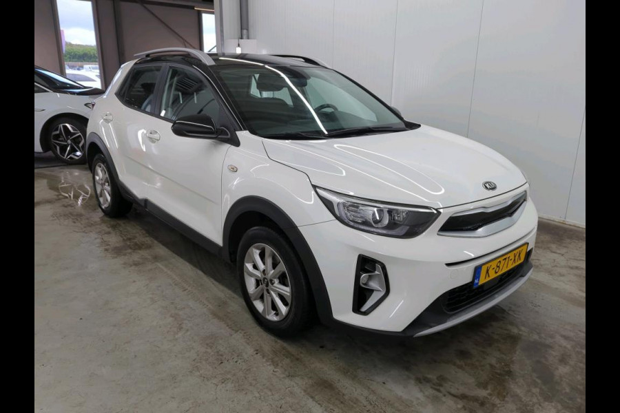 Kia Stonic 1.0 T-GDi 120pk MHEV DynamicLine Auto. Navigatie Apple Carplay/Android Auto Camera Parkeersensoren achter Cruise Control Lichtmetalen velgen Airco Kia Stonic 1.0 T-GDi 120pk MHEV DynamicLine Auto. Navigatie Apple Carplay/Android Auto Camera Parkeersensoren achter Cruise Control Lichtmetalen velgen Airco