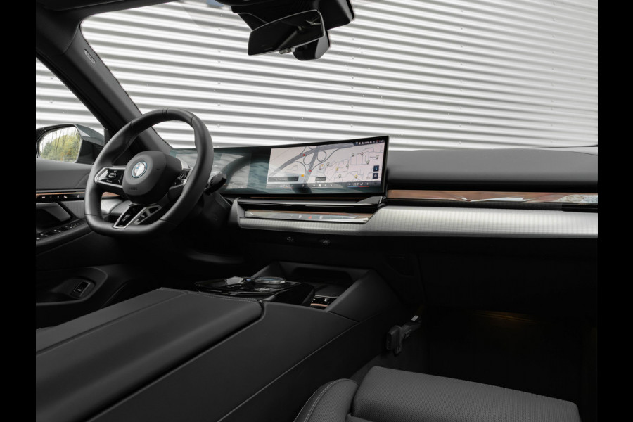 BMW i5 eDrive40 M-Sport - Onderstel Prof - Driving Ass Plus - Comfortstoelen