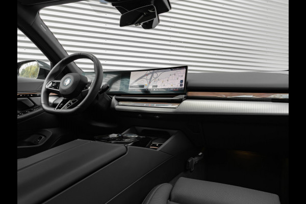 BMW i5 eDrive40 M-Sport - Onderstel Prof - Driving Ass Plus - Comfortstoelen