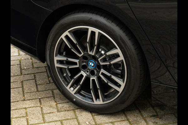 BMW i5 eDrive40 M-Sport - Onderstel Prof - Driving Ass Plus - Comfortstoelen