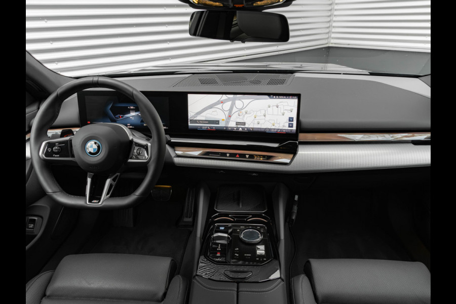BMW i5 eDrive40 M-Sport - Onderstel Prof - Driving Ass Plus - Comfortstoelen