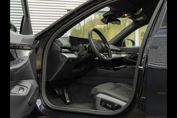 BMW i5 eDrive40 M-Sport - Onderstel Prof - Driving Ass Plus - Comfortstoelen