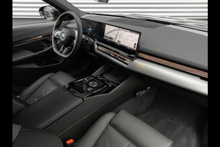 BMW i5 eDrive40 M-Sport - Onderstel Prof - Driving Ass Plus - Comfortstoelen