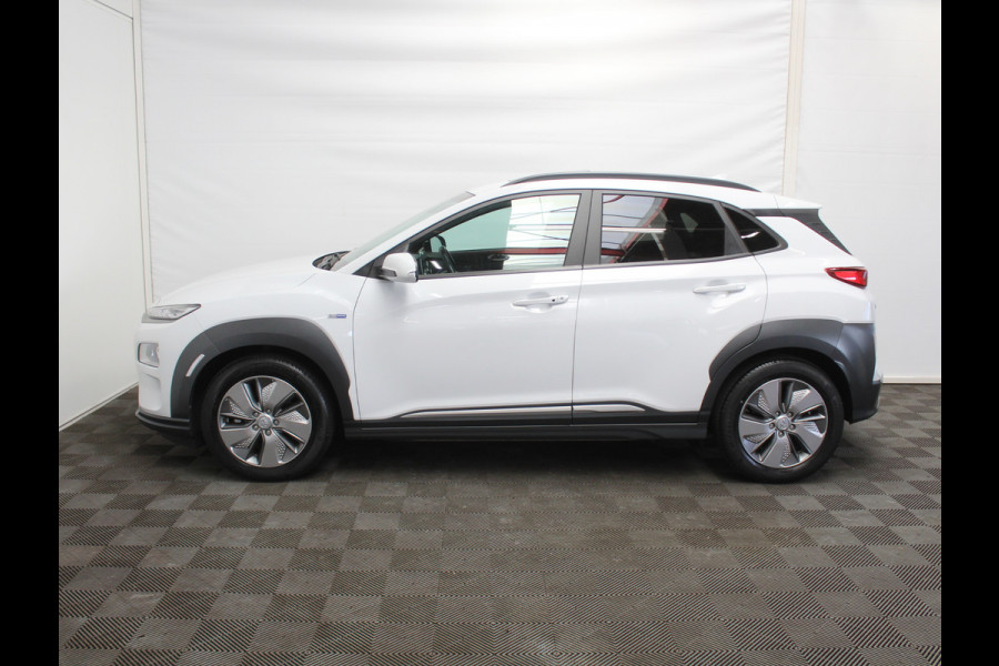Hyundai Kona EV Premium 64 kWh CARPLAY | 3 FASE | CAMERA | DAB | LED | STOELVERW/VENT | LMV | ADAPCRUISE | LEER | HEAD-UP