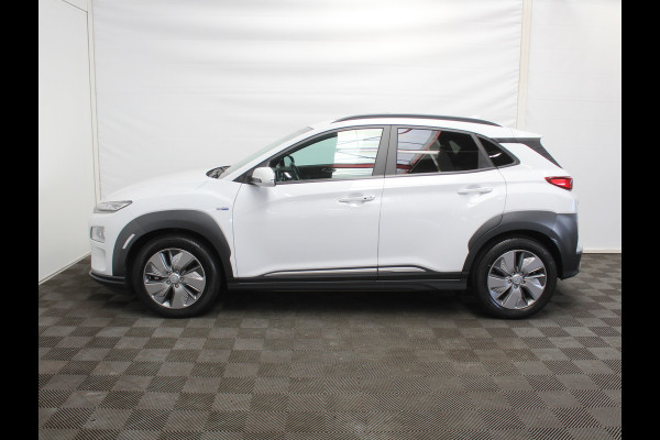 Hyundai Kona EV Premium 64 kWh CARPLAY | 3 FASE | CAMERA | DAB | LED | STOELVERW/VENT | LMV | ADAPCRUISE | LEER | HEAD-UP