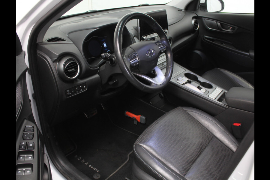 Hyundai Kona EV Premium 64 kWh CARPLAY | 3 FASE | CAMERA | DAB | LED | STOELVERW/VENT | LMV | ADAPCRUISE | LEER | HEAD-UP