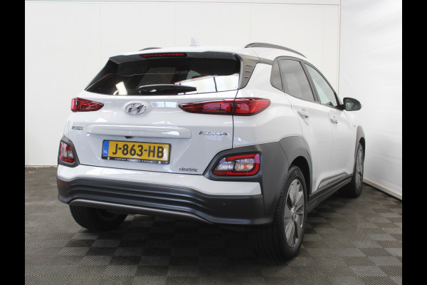 Hyundai Kona EV Premium 64 kWh CARPLAY | 3 FASE | CAMERA | DAB | LED | STOELVERW/VENT | LMV | ADAPCRUISE | LEER | HEAD-UP