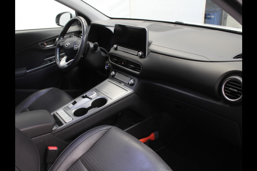 Hyundai Kona EV Premium 64 kWh CARPLAY | 3 FASE | CAMERA | DAB | LED | STOELVERW/VENT | LMV | ADAPCRUISE | LEER | HEAD-UP