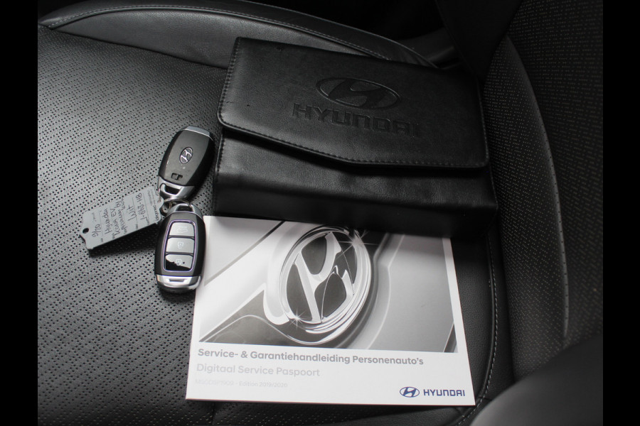 Hyundai Kona EV Premium 64 kWh CARPLAY | 3 FASE | CAMERA | DAB | LED | STOELVERW/VENT | LMV | ADAPCRUISE | LEER | HEAD-UP