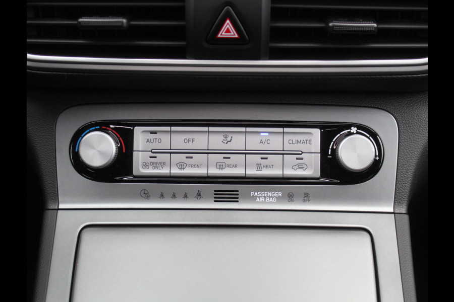 Hyundai Kona EV Premium 64 kWh CARPLAY | 3 FASE | CAMERA | DAB | LED | STOELVERW/VENT | LMV | ADAPCRUISE | LEER | HEAD-UP