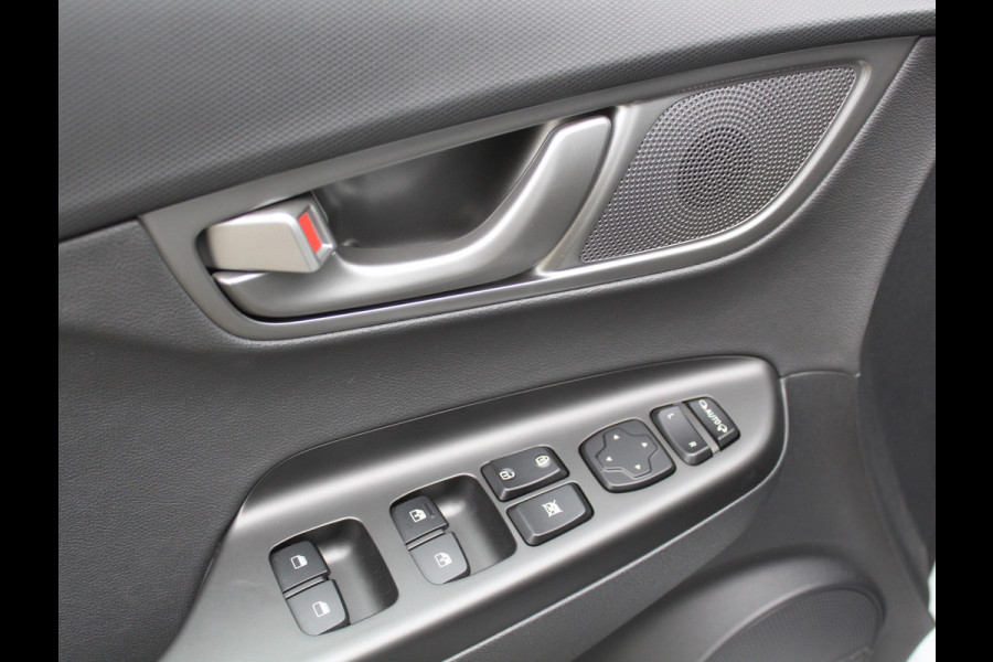 Hyundai Kona EV Premium 64 kWh CARPLAY | 3 FASE | CAMERA | DAB | LED | STOELVERW/VENT | LMV | ADAPCRUISE | LEER | HEAD-UP