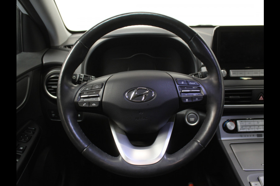 Hyundai Kona EV Premium 64 kWh CARPLAY | 3 FASE | CAMERA | DAB | LED | STOELVERW/VENT | LMV | ADAPCRUISE | LEER | HEAD-UP