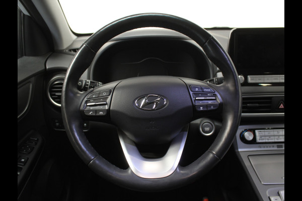 Hyundai Kona EV Premium 64 kWh CARPLAY | 3 FASE | CAMERA | DAB | LED | STOELVERW/VENT | LMV | ADAPCRUISE | LEER | HEAD-UP