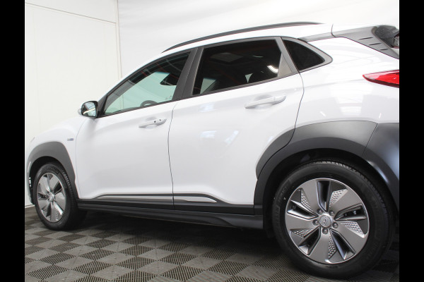 Hyundai Kona EV Premium 64 kWh CARPLAY | 3 FASE | CAMERA | DAB | LED | STOELVERW/VENT | LMV | ADAPCRUISE | LEER | HEAD-UP