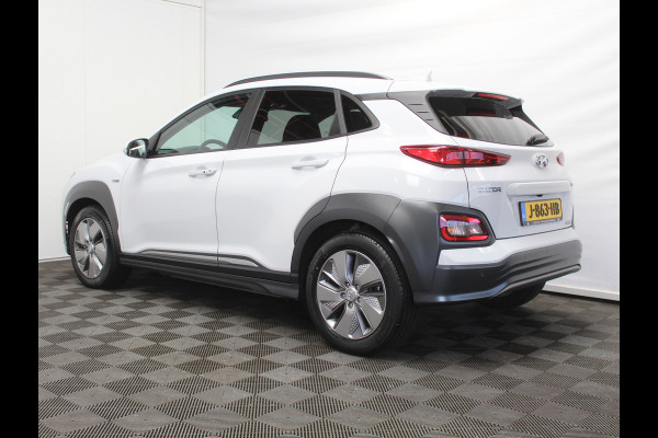 Hyundai Kona EV Premium 64 kWh CARPLAY | 3 FASE | CAMERA | DAB | LED | STOELVERW/VENT | LMV | ADAPCRUISE | LEER | HEAD-UP