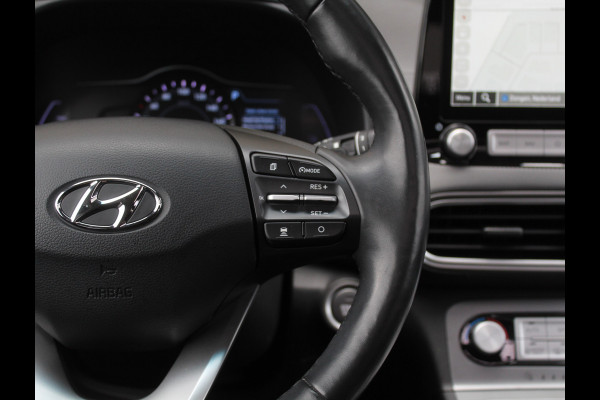 Hyundai Kona EV Premium 64 kWh CARPLAY | 3 FASE | CAMERA | DAB | LED | STOELVERW/VENT | LMV | ADAPCRUISE | LEER | HEAD-UP