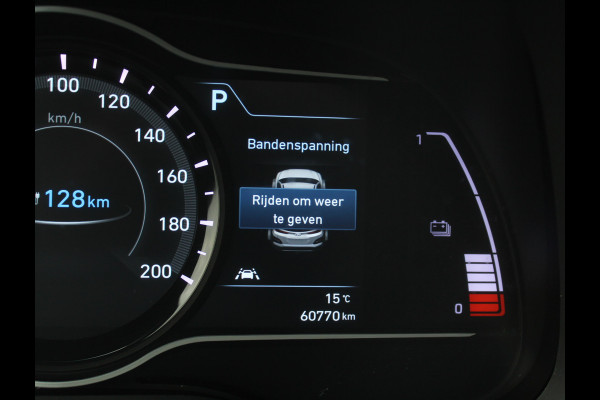 Hyundai Kona EV Premium 64 kWh CARPLAY | 3 FASE | CAMERA | DAB | LED | STOELVERW/VENT | LMV | ADAPCRUISE | LEER | HEAD-UP