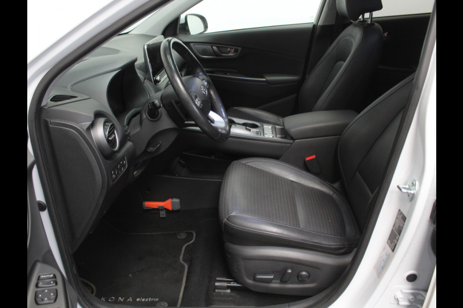 Hyundai Kona EV Premium 64 kWh CARPLAY | 3 FASE | CAMERA | DAB | LED | STOELVERW/VENT | LMV | ADAPCRUISE | LEER | HEAD-UP