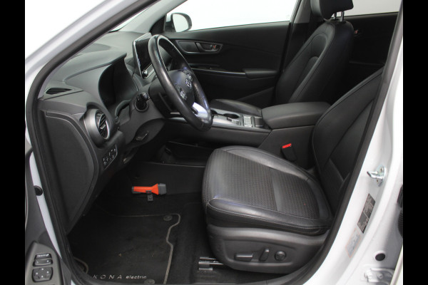 Hyundai Kona EV Premium 64 kWh CARPLAY | 3 FASE | CAMERA | DAB | LED | STOELVERW/VENT | LMV | ADAPCRUISE | LEER | HEAD-UP